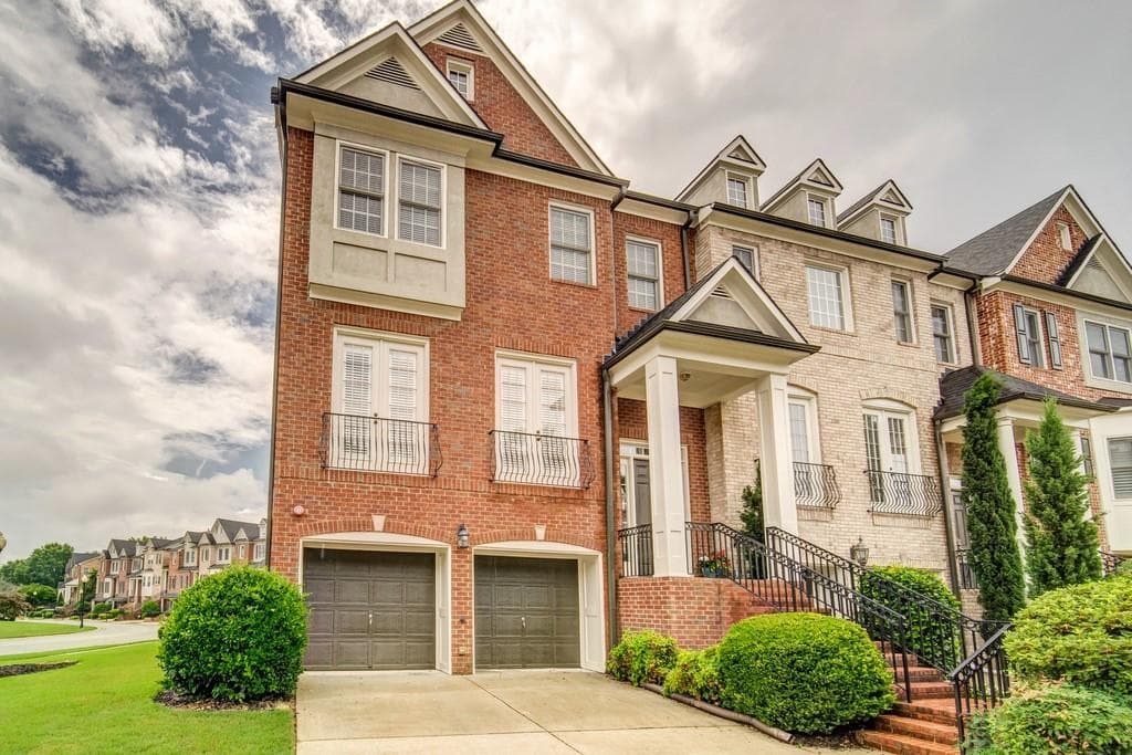 3 bedroom, 3 bathroom, 2,881 sq ft townhouse sold at 1410 Montclair Court, Smyrna, GA 30080