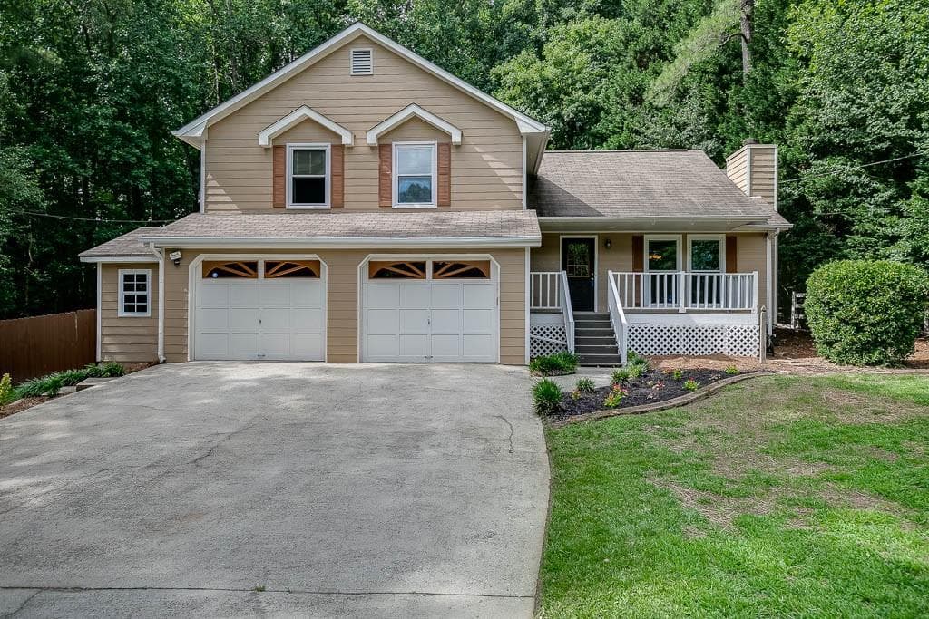 3 bedroom, 3 bathroom, 1,800 sq ft single family residence sold at 1524 PINE CREEK Way, Lawrenceville, GA 30043