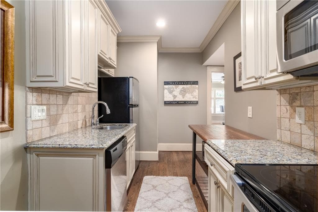 1 bedroom, 1 bathroom, 745 sq ft condominium sold at 653 N Highland Avenue 7, Atlanta, GA 30306