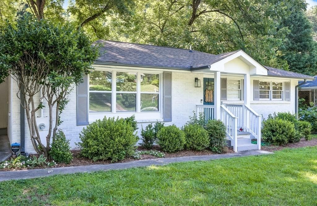 3 bedroom, 2 bathroom, 1,183 sq ft single family residence sold at 2489 Hunting Valley Drive, Decatur, GA 30033