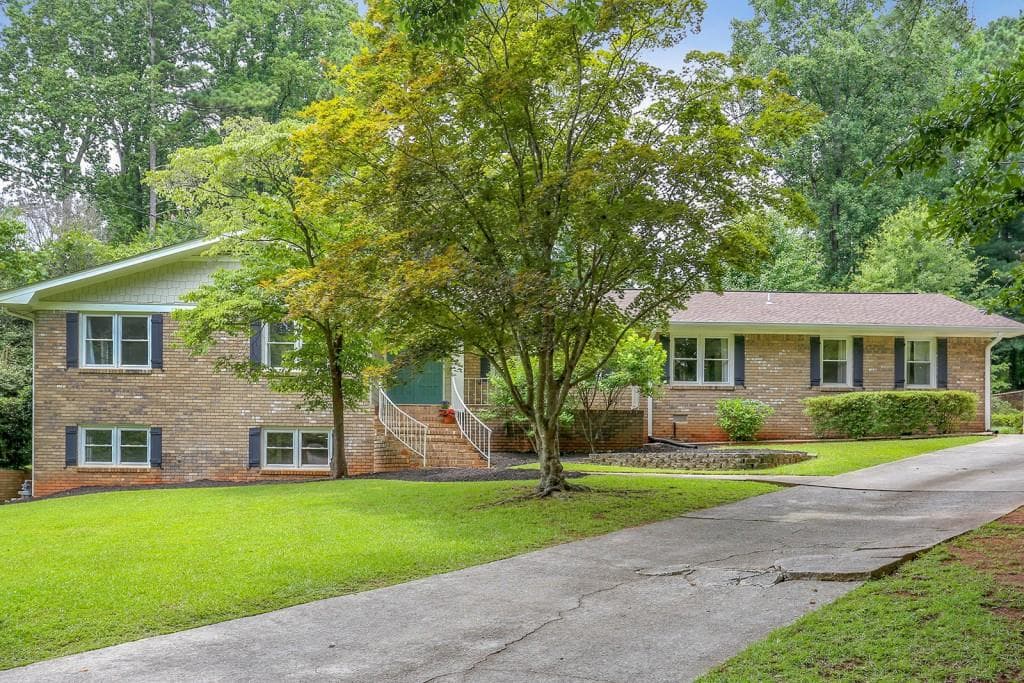 3 bedroom, 3 bathroom, 3,181 sq ft single family residence sold at 4022 Winding Valley Drive, Smyrna, GA 30082