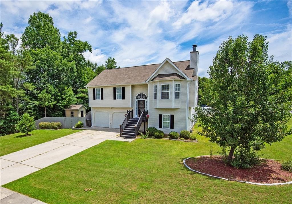 4 bedroom, 3 bathroom, 1,226 sq ft single family residence sold at 6330 New Gate Drive, Douglasville, GA 30134