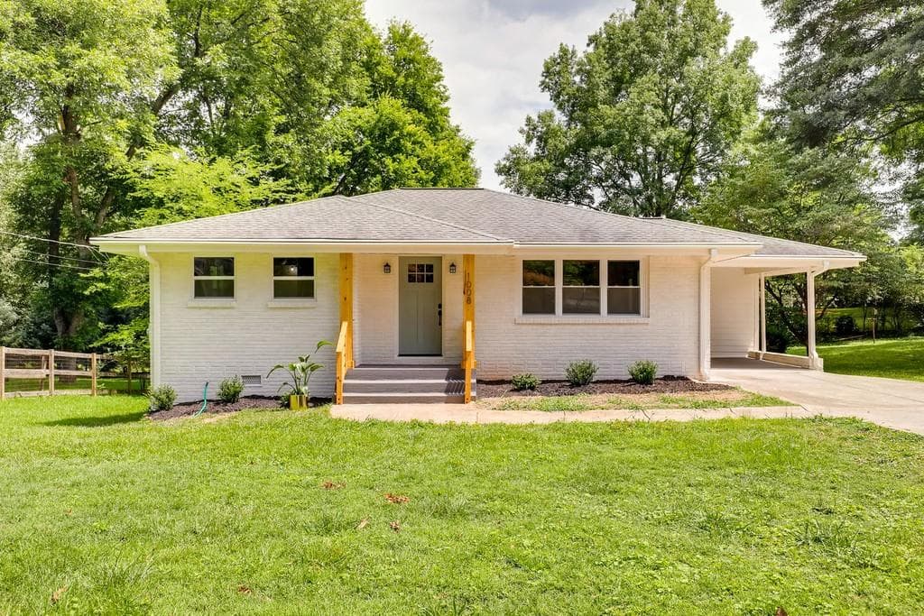 3 bedroom, 2 bathroom, 1,219 sq ft single family residence sold at 1008 MAGNOLIA Drive, Smyrna, GA 30082