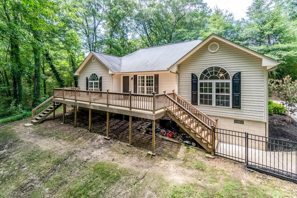 435 Holly Drive, Gainesville, GA 30501 — most recent listing photo