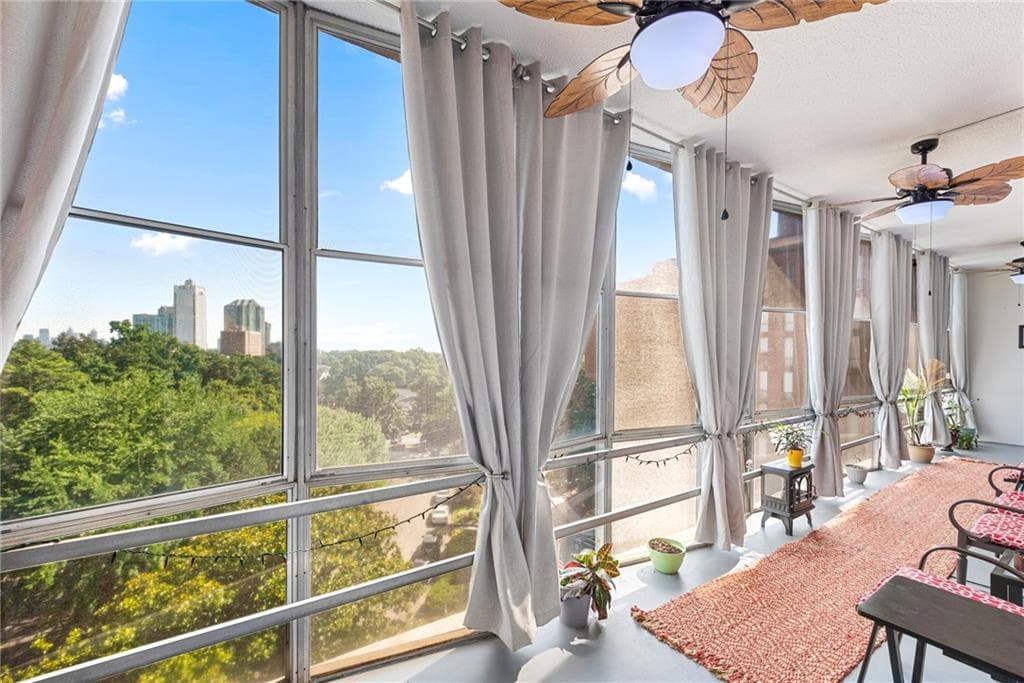 2 bedroom, 1 bathroom, 912 sq ft condominium sold at 3060 Pharr Court North 623, Atlanta, GA 30305