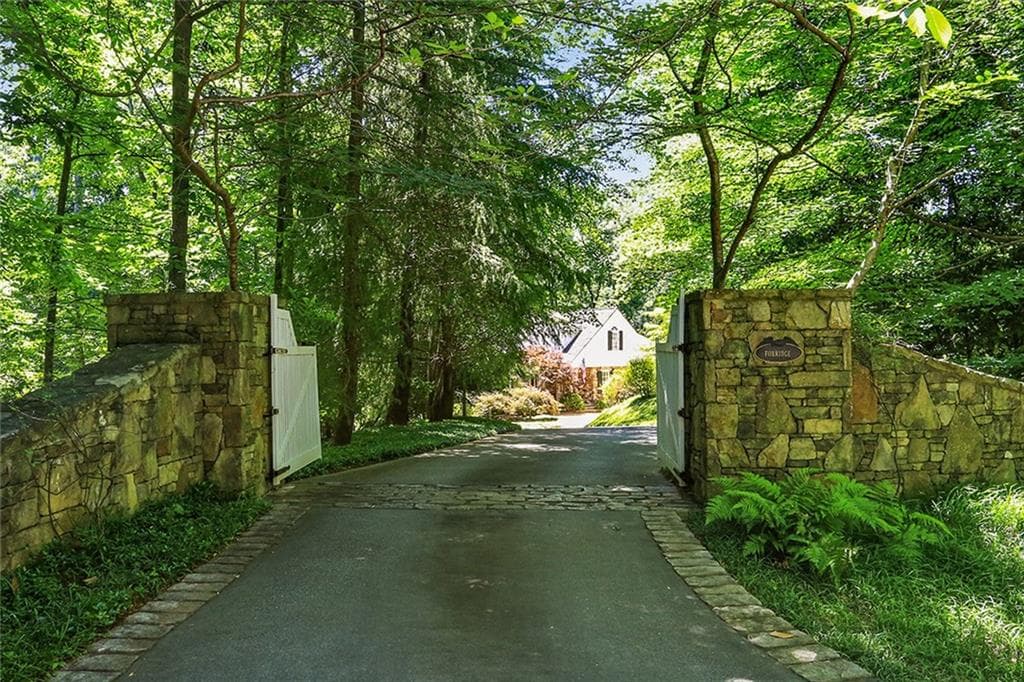 4 bedroom, 6 bathroom, 5,244 sq ft single family residence sold at 3435 Ridgewood Road, Atlanta, GA 30327