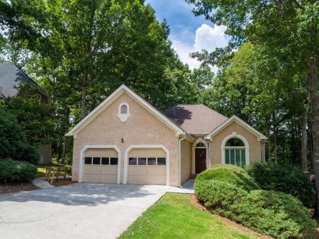 4 bedroom, 3 bathroom, 2,795 sq ft single family residence sold at 3527 Fairgreen Court, Douglasville, GA 30135