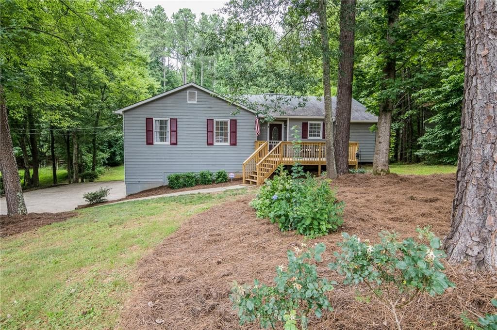 4 bedroom, 2 bathroom, 1,916 sq ft single family residence sold at 1375 Longbow Court, Canton, GA 30115