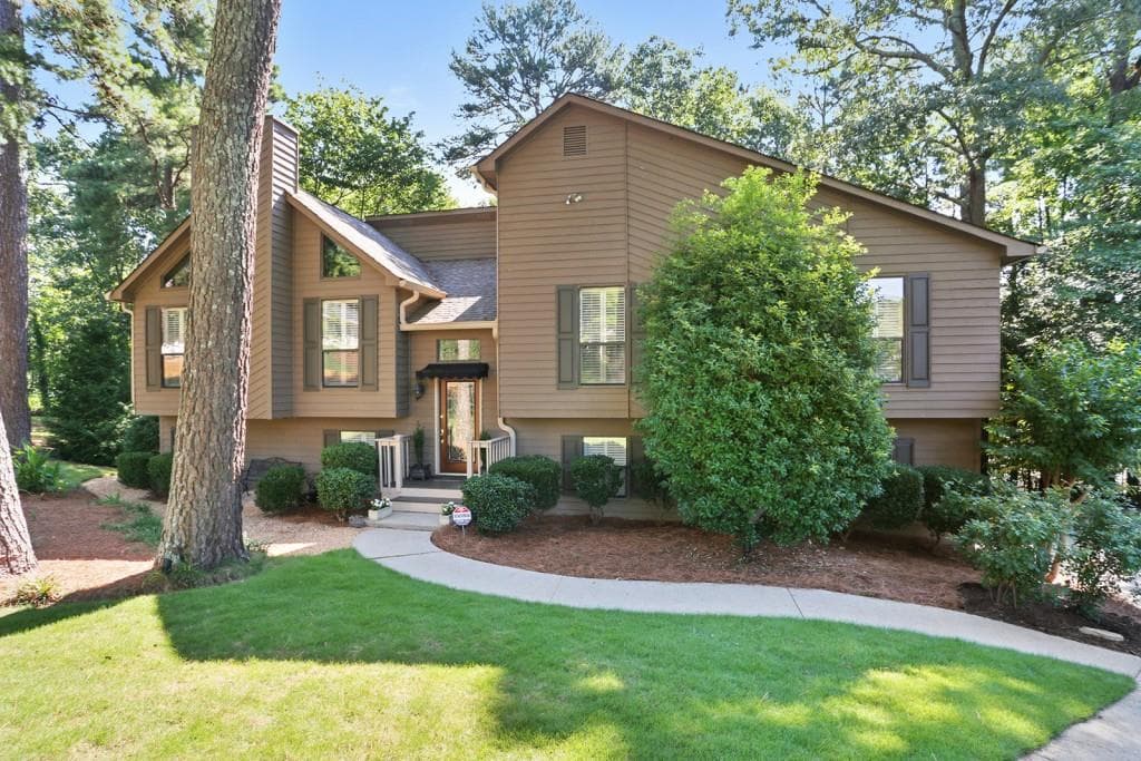 555 Woodline Court, Roswell, GA 30076 — most recent listing photo