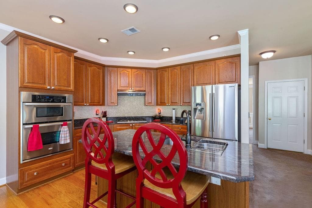 4 bedroom, 4 bathroom, 3,334 sq ft single family residence sold at 3880 Greensward View, Kennesaw, GA 30144