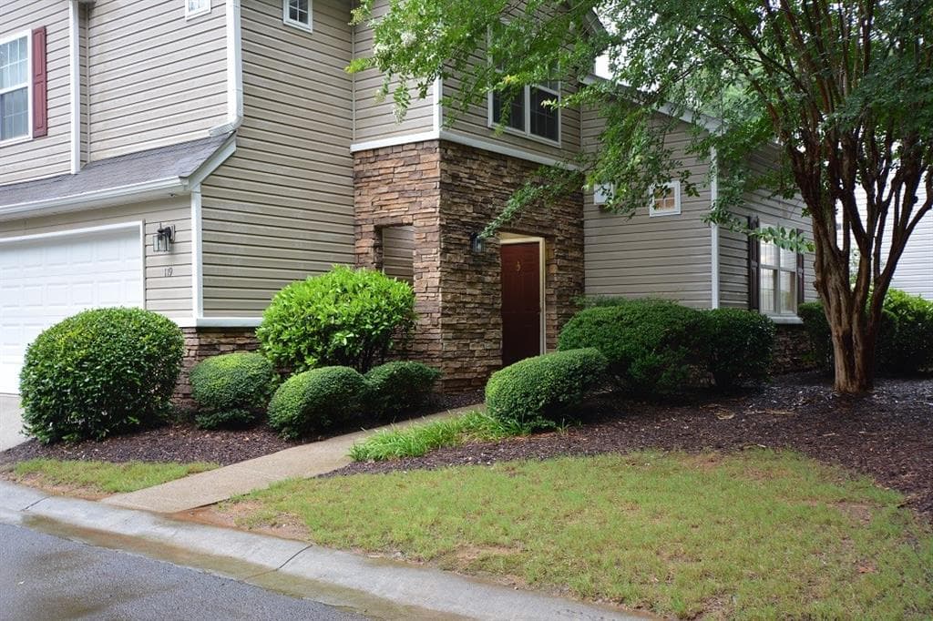 2 bedroom, 3 bathroom, 1,298 sq ft single family residence sold at 119 W Oak Court, Woodstock, GA 30188