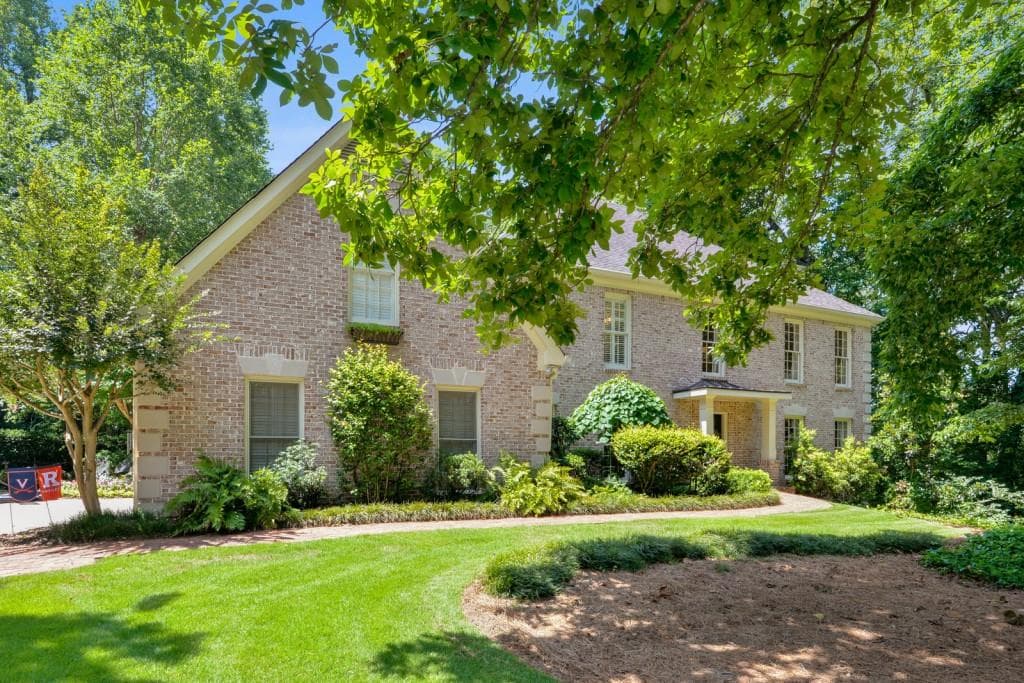5 bedroom, 6 bathroom, 6,026 sq ft single family residence sold at 1160 Regency Road, Atlanta, GA 30327