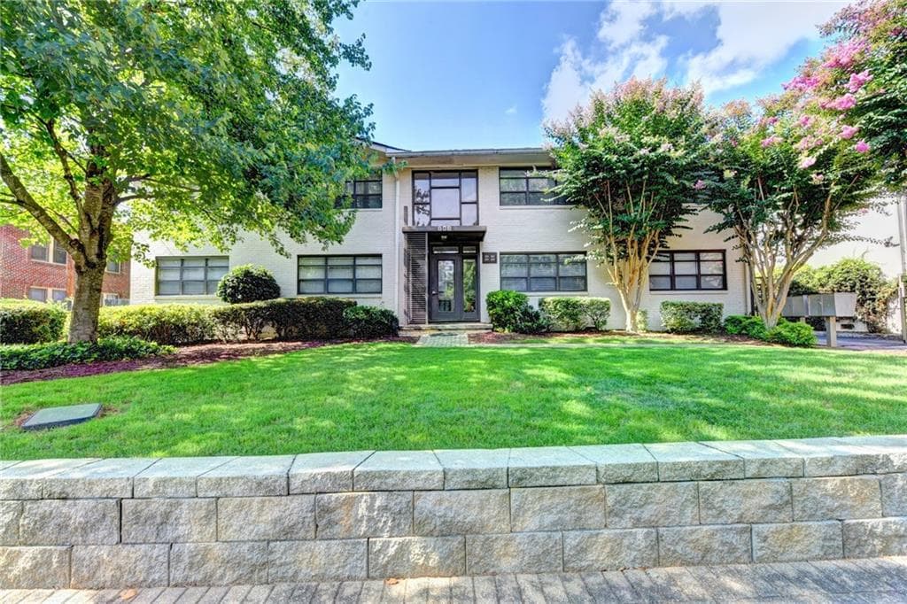 1 bedroom, 1 bathroom, 643 sq ft condominium sold at 808 Greenwood Avenue 106, Atlanta, GA 30306