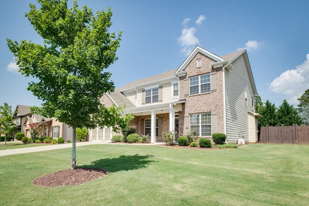 4 bedroom, 3 bathroom, 3,212 sq ft single family residence sold at 1370 Waverly Glen Drive, Alpharetta, GA 30004