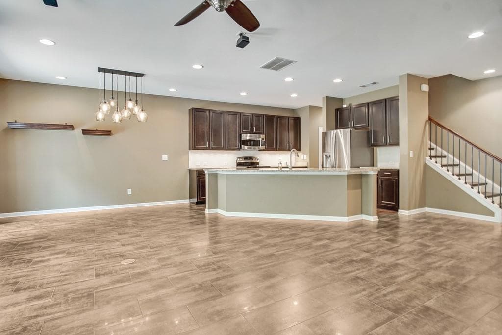 3 bedroom, 3 bathroom, 2,046 sq ft townhouse sold at 1580 LENOX OVERLOOK Road, Brookhaven, GA 30329