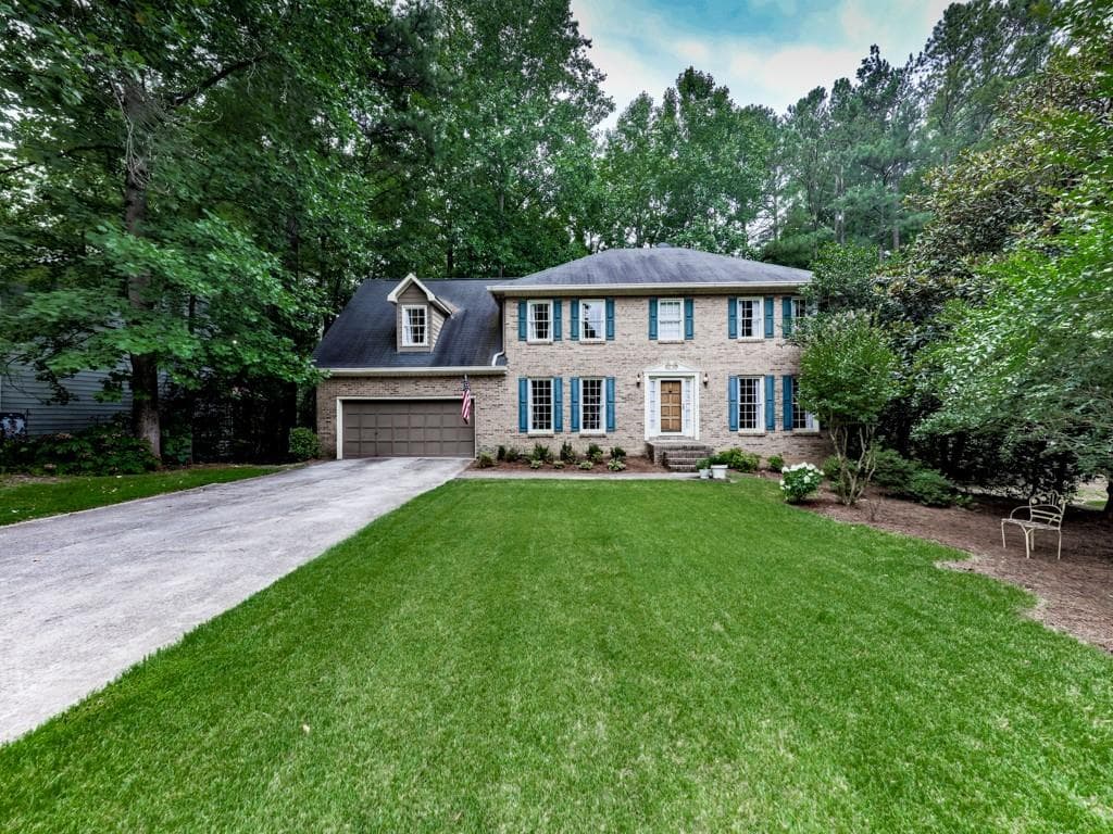 4 bedroom, 3 bathroom, 3,300 sq ft single family residence sold at 1560 N Milford Creek Lane, Marietta, GA 30008