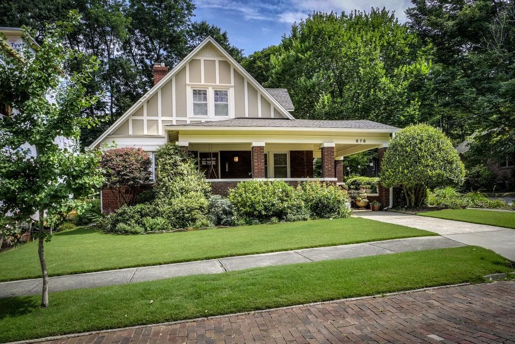 3 bedroom, 3 bathroom, 1,988 sq ft single family residence sold at 678 CRESTHILL Avenue, Atlanta, GA 30306
