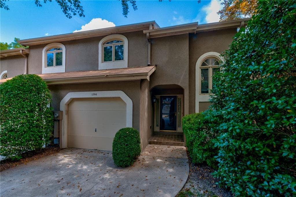 3 bedroom, 4 bathroom, 2,075 sq ft townhouse sold at 1206 Brookhaven Woods Court, Brookhaven, GA 30319