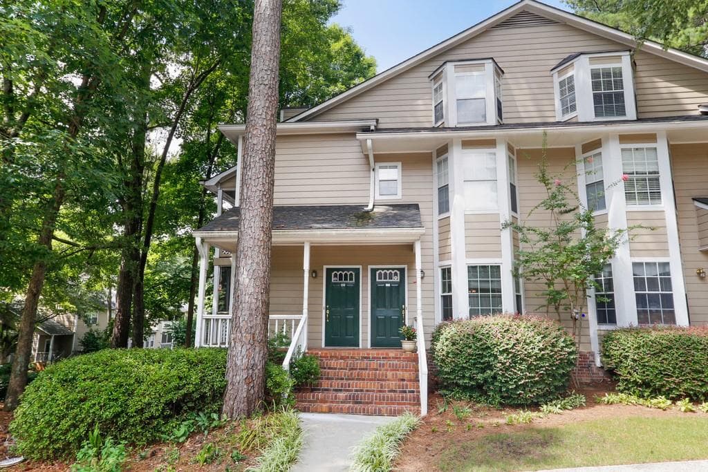 4478 Pineridge Circle 13, Dunwoody, GA 30338 — most recent listing photo
