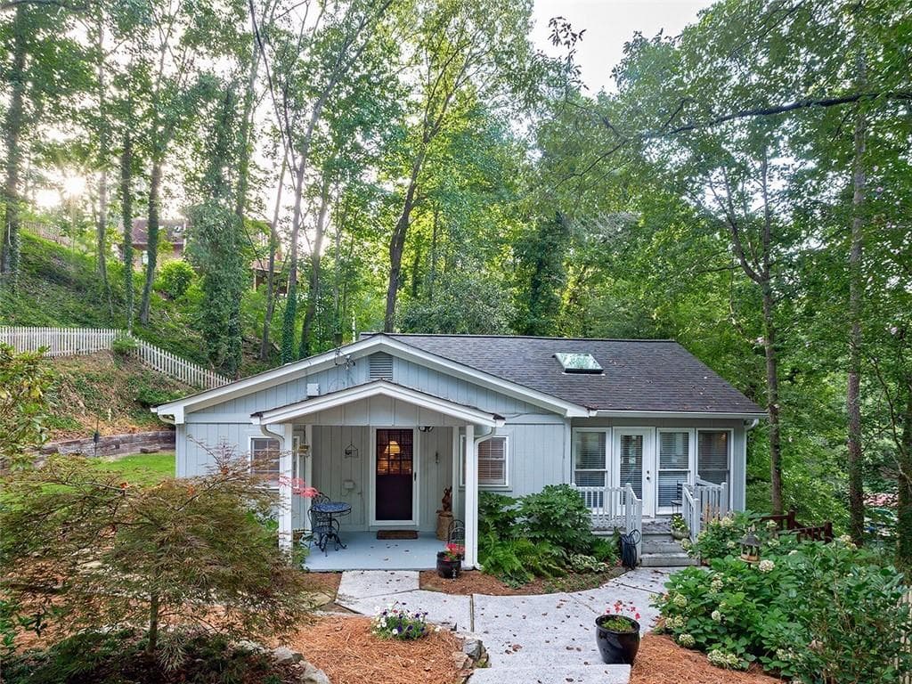 3 bedroom, 2 bathroom, 1,719 sq ft single family residence sold at 5110 Chestatee Heights Road, Gainesville, GA 30506
