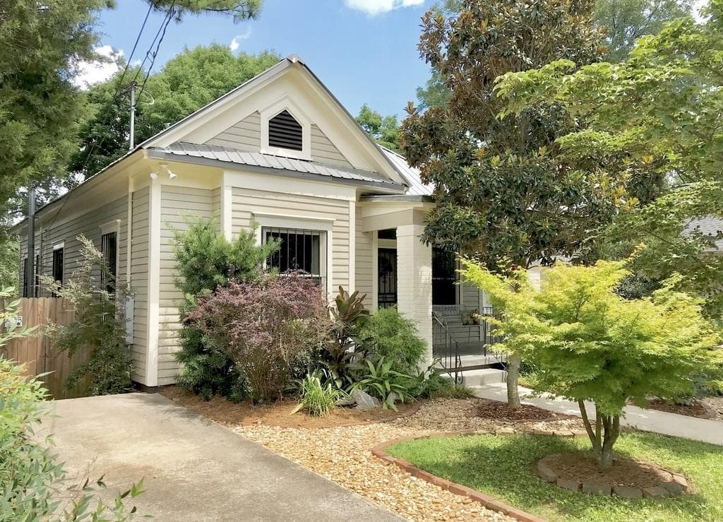 2 bedroom, 2 bathroom, 1,390 sq ft single family residence sold at 1382 Athens Avenue, Atlanta, GA 30310