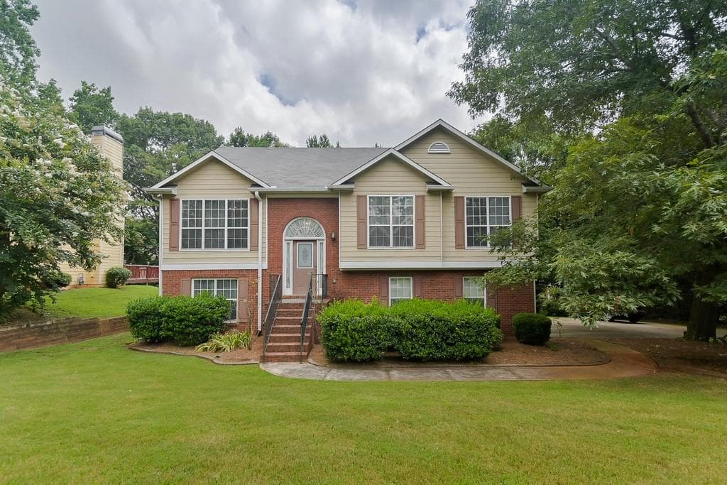 4 bedroom, 3 bathroom, 2,340 sq ft single family residence sold at 1525 Somerset Vale Court, Lawrenceville, GA 30044