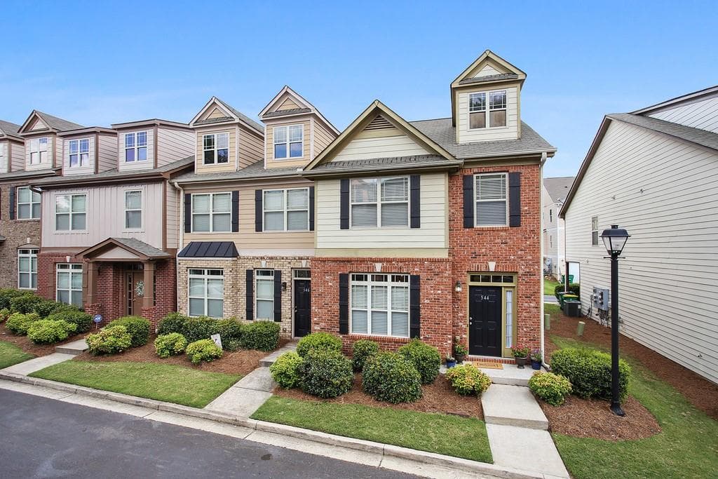 3 bedroom, 3 bathroom, 1,932 sq ft townhouse sold at 544 Ridge View Crossing, Woodstock, GA 30188