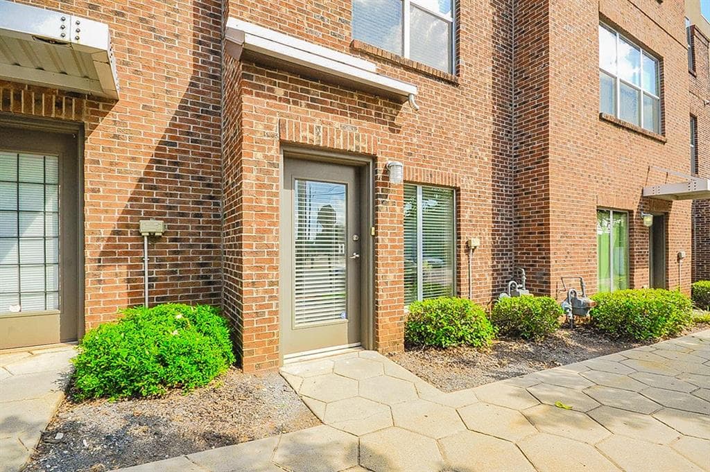 2 bedroom, 3 bathroom, 1,470 sq ft condominium sold at 238 Walker Street 11, Atlanta, GA 30313