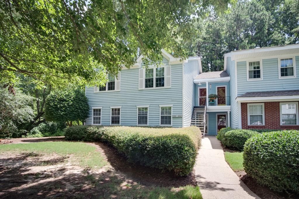 2 bedroom, 2 bathroom, 1,384 sq ft condominium sold at 4041 Whitehall Way, Alpharetta, GA 30004