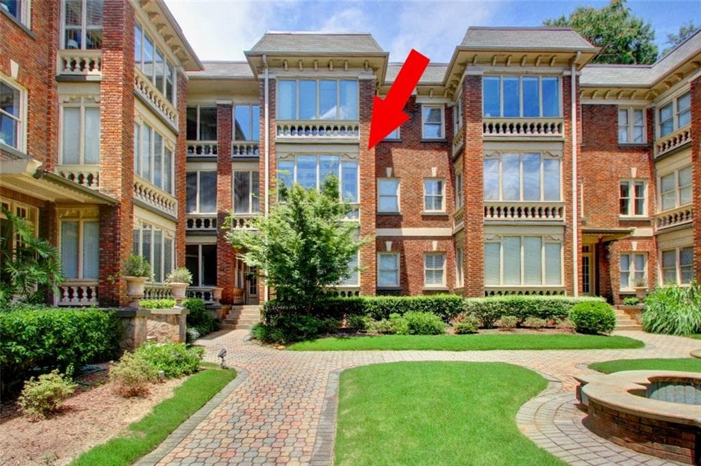 1 bedroom, 1 bathroom, 792 sq ft condominium sold at 272 14th Street 8, Atlanta, GA 30309