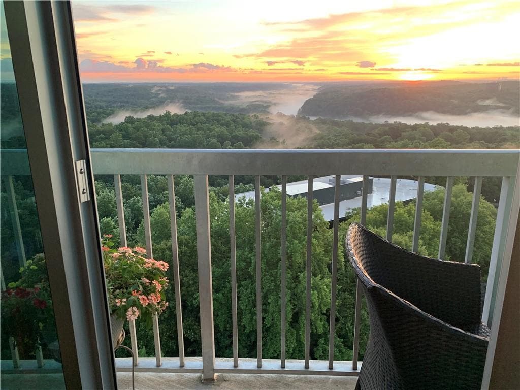 2 bedroom, 2 bathroom, 1,368 sq ft condominium sold at 3300 Windy Ridge Parkway 1401, Atlanta, GA 30339