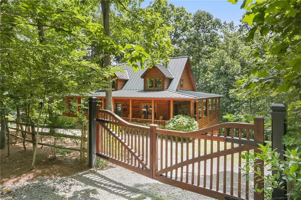 140 E Lake Drive, Roswell, GA 30075 — most recent listing photo