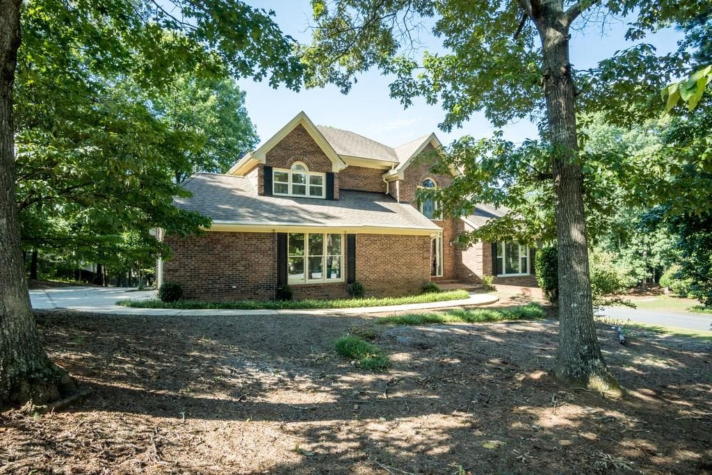 6 bedroom, 4 bathroom, 5,691 sq ft single family residence sold at 5105 Forest Run Trace, Alpharetta, GA 30022