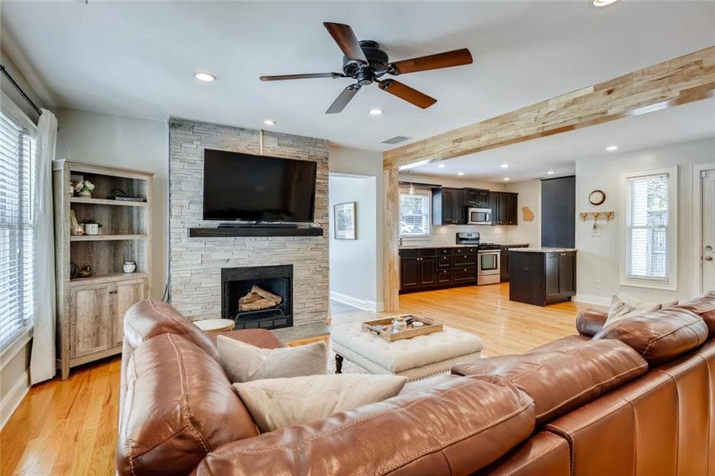 2 bedroom, 2 bathroom single family residence sold at 1816 Defoor Avenue, Atlanta, GA 30318
