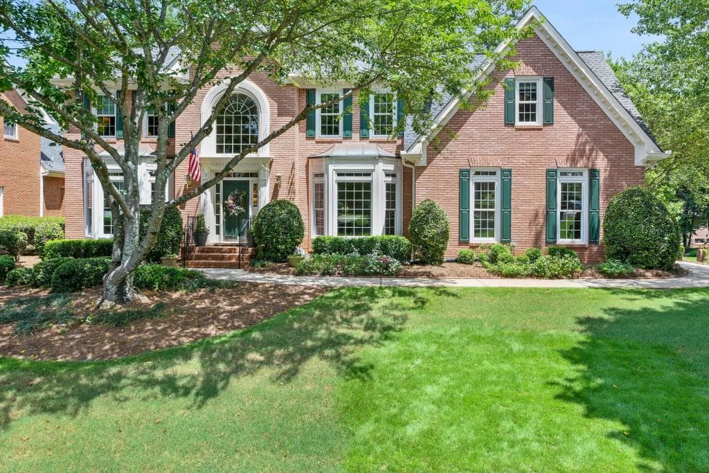 6 bedroom, 5 bathroom, 4,813 sq ft single family residence sold at 10355 Tuxford Drive, Alpharetta, GA 30022