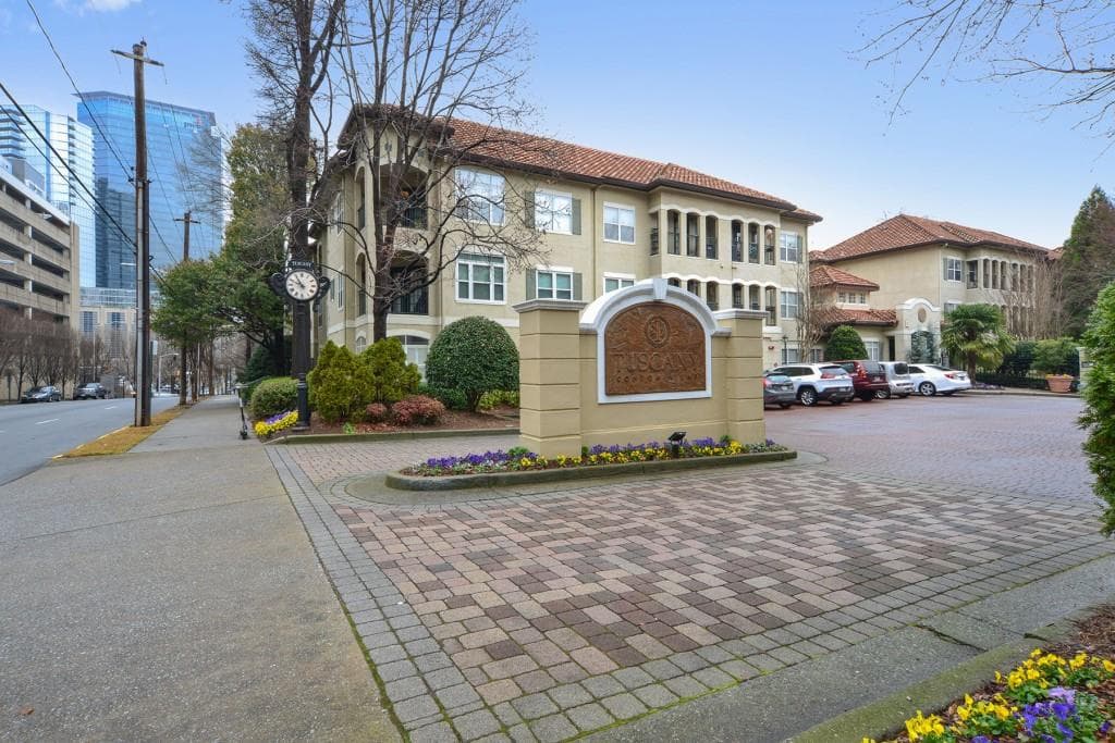 1 bedroom, 1 bathroom, 814 sq ft condominium sold at 955 Juniper Street 3232, Atlanta, GA 30309