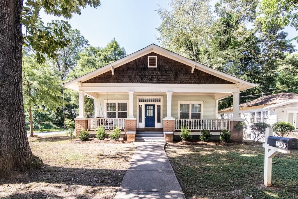 3 bedroom, 2 bathroom, 1,818 sq ft single family residence sold at 1303 LUCILE Avenue, Atlanta, GA 30310