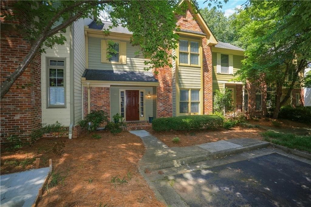 3 bedroom, 4 bathroom, 2,335 sq ft townhouse sold at 120 River Ridge Lane, Roswell, GA 30075