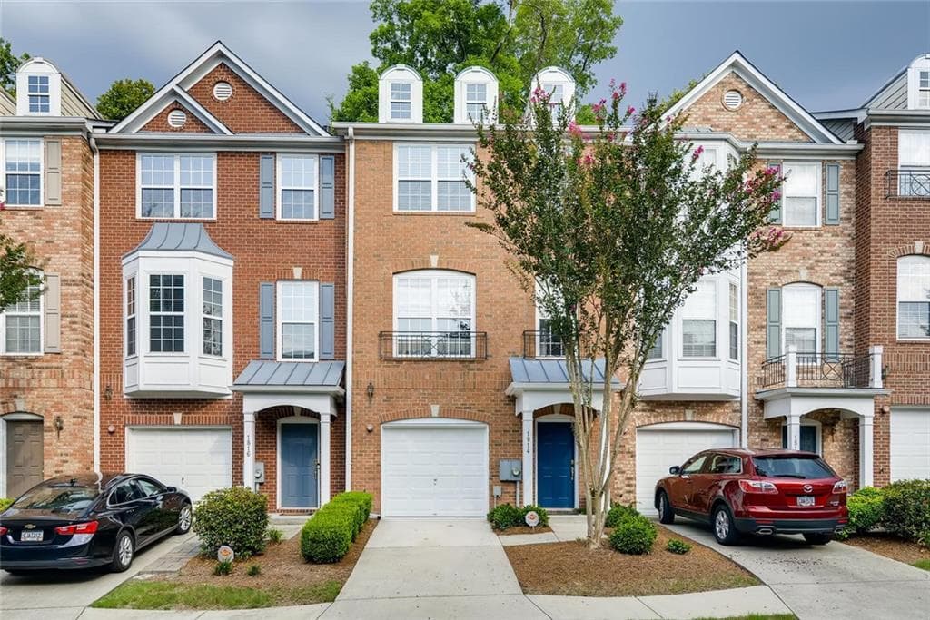 3 bedroom, 3 bathroom, 1,720 sq ft townhouse sold at 1814 Dunrobin Drive 35, Smyrna, GA 30082