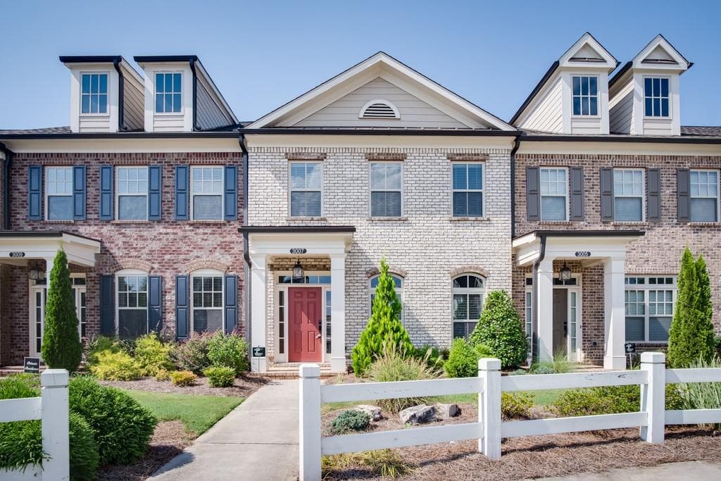 3 bedroom, 4 bathroom, 2,251 sq ft townhouse sold at 3007 Vickery Trace, Roswell, GA 30075
