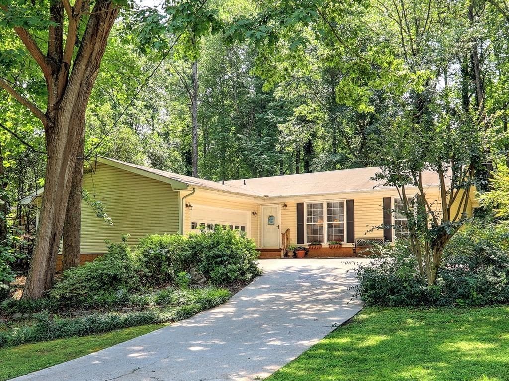 3426 Brookview Drive, Marietta, GA 30068 — most recent listing photo