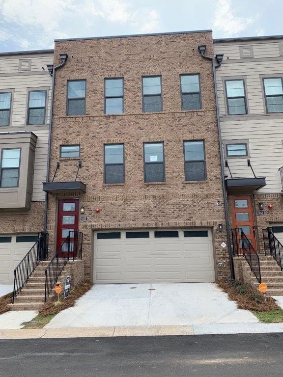 3 bedroom, 5 bathroom, 2,970 sq ft townhouse sold at 1015 Brandsford Street, Atlanta, GA 30318