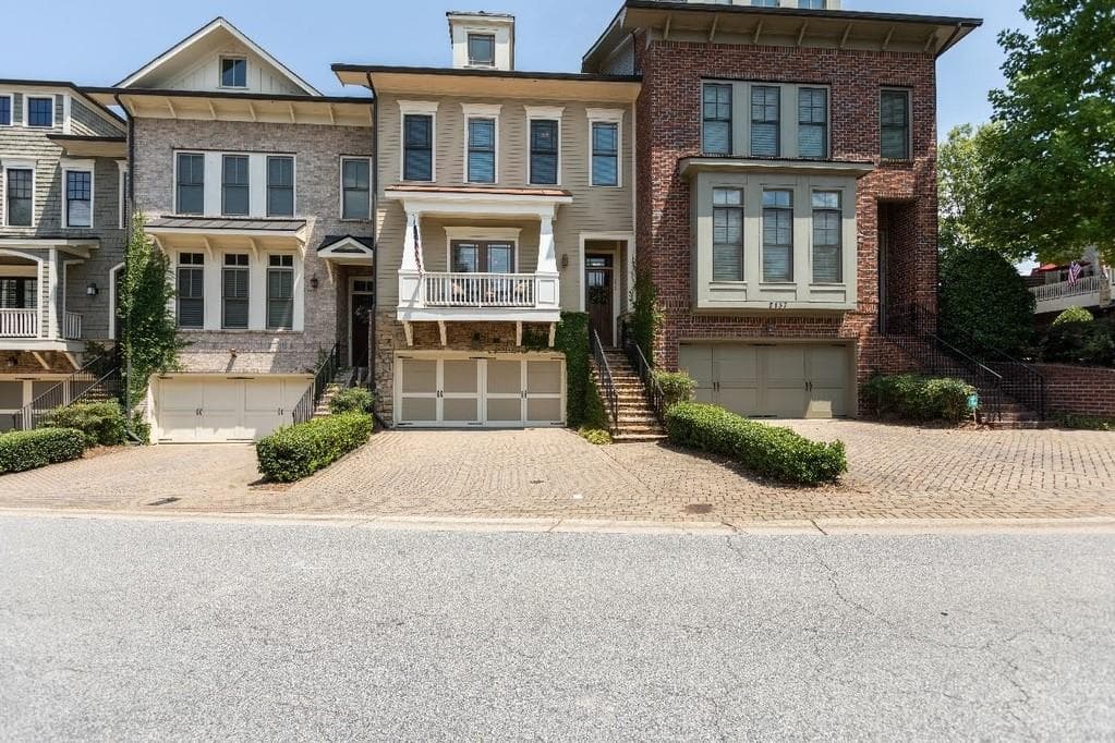 3 bedroom, 4 bathroom, 2,930 sq ft townhouse sold at 2151 W Village Crossing, Smyrna, GA 30080