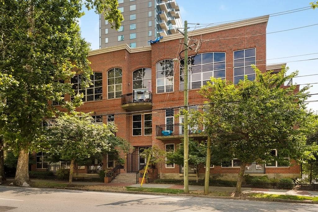 1 bedroom, 1 bathroom, 930 sq ft condominium sold at 1023 Juniper Street 105, Atlanta, GA 30309