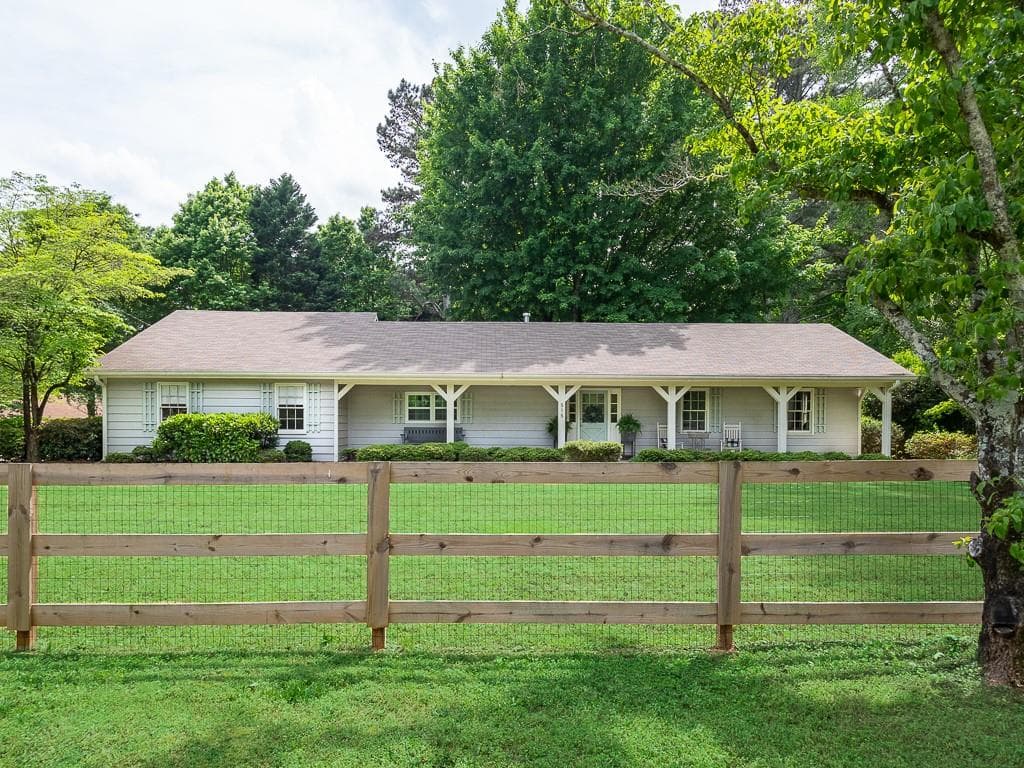 3 bedroom, 2 bathroom, 1,725 sq ft single family residence sold at 515 Houze Way, Roswell, GA 30076
