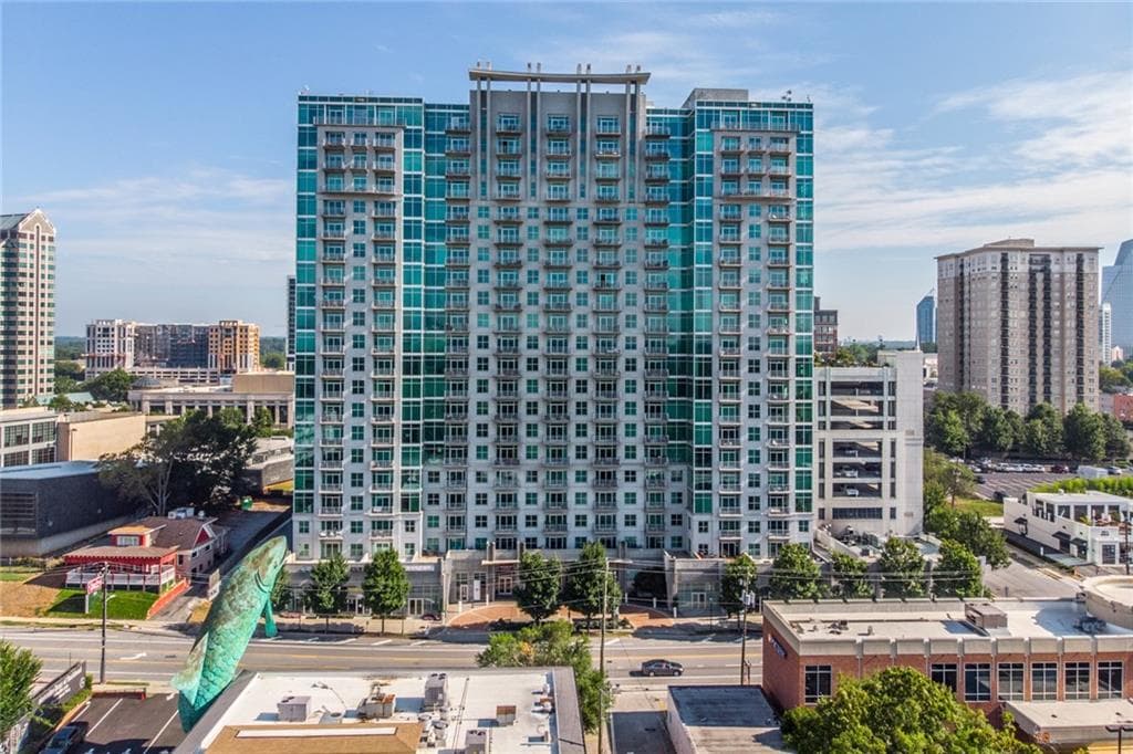 1 bedroom, 1 bathroom, 770 sq ft condominium sold at 250 Pharr Road 2002, Atlanta, GA 30305