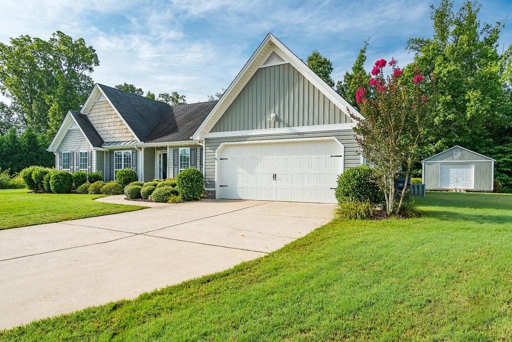 3 bedroom, 2 bathroom, 2,094 sq ft single family residence sold at 434 Cooper Creek, Dallas, GA 30157