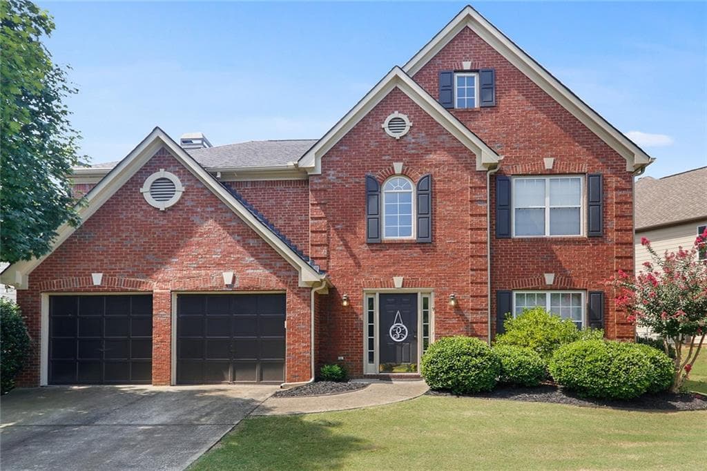 3 bedroom, 3 bathroom, 2,450 sq ft single family residence sold at 13065 Crabapple Lake Drive, Roswell, GA 30076