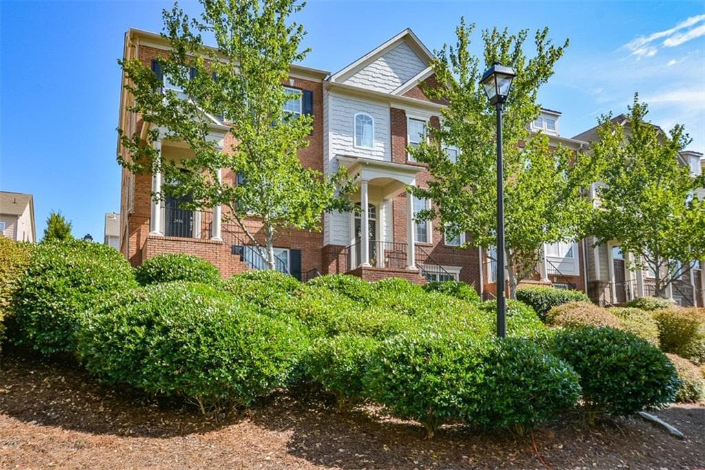 3 bedroom, 4 bathroom, 2,268 sq ft townhouse sold at 2450 Natoma Court 11, Smyrna, GA 30080