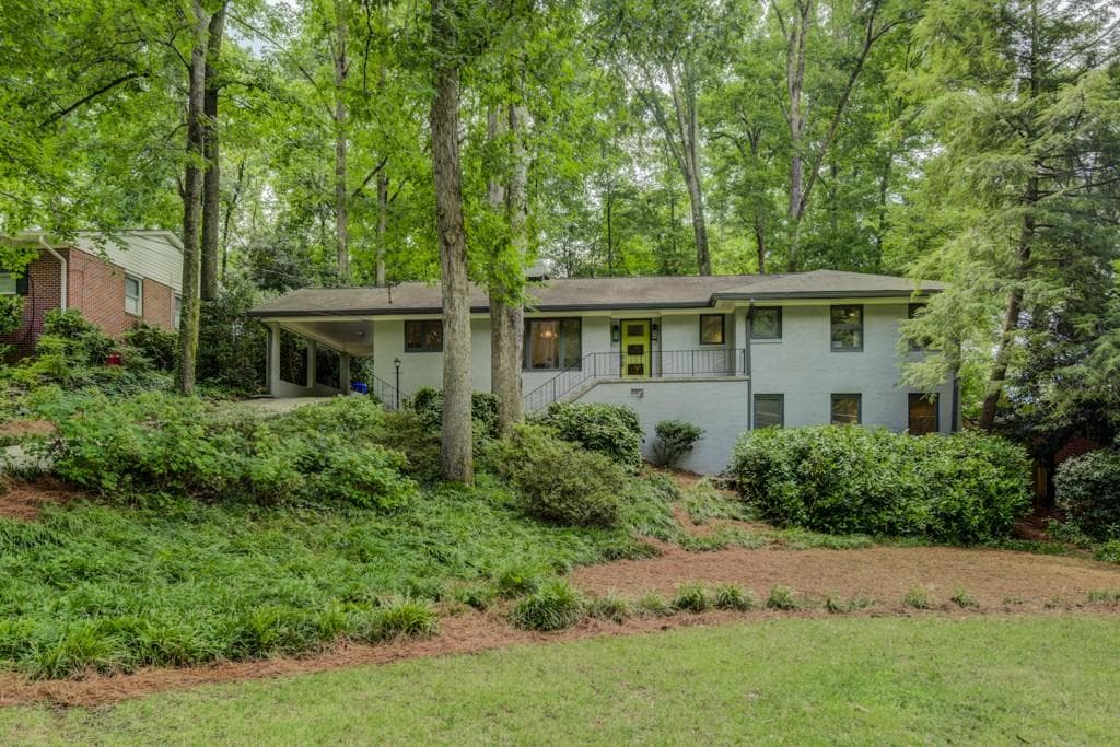 4 bedroom, 3 bathroom, 2,860 sq ft single family residence sold at 960 Vistavia Circle, Decatur, GA 30033
